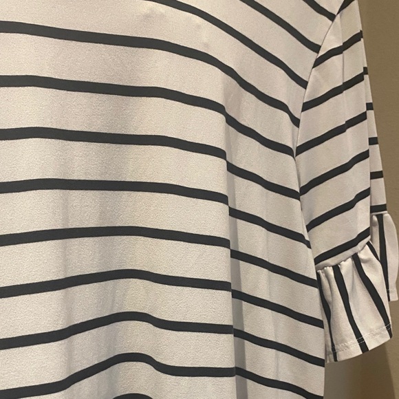 Bobeau White and Black Striped Short Sleeve Top - Picture 3 of 4